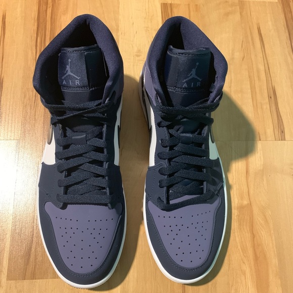 Nike Air Jordan 1 Mid 🚨SOLD🚨 - Picture 3 of 6